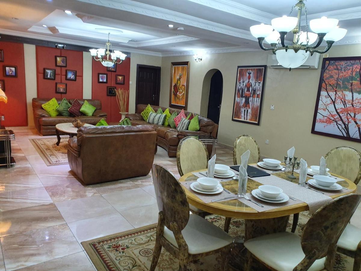 Apartment Royale Hotel&Suite Lagos Buitenkant foto