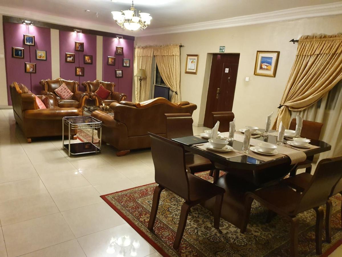 Apartment Royale Hotel&Suite Lagos Buitenkant foto