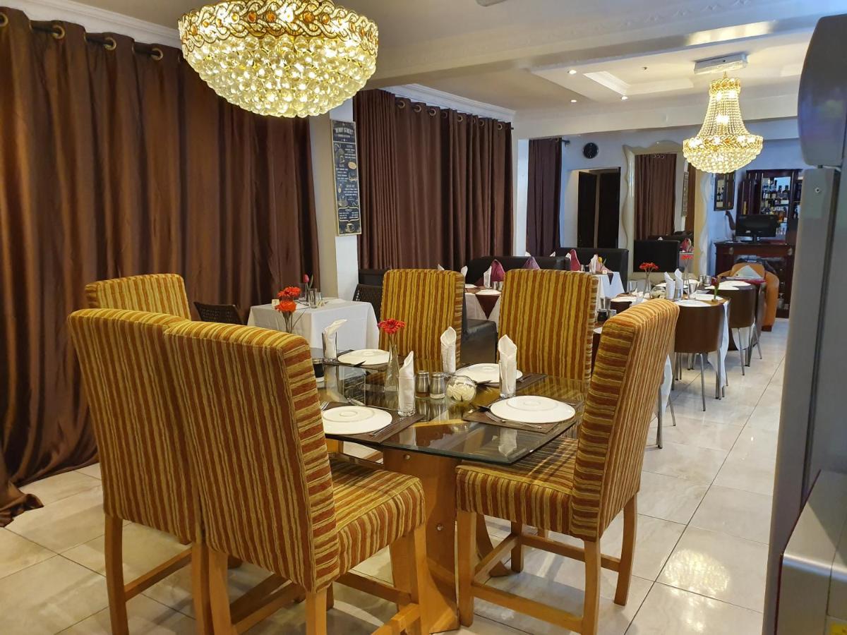 Apartment Royale Hotel&Suite Lagos Buitenkant foto