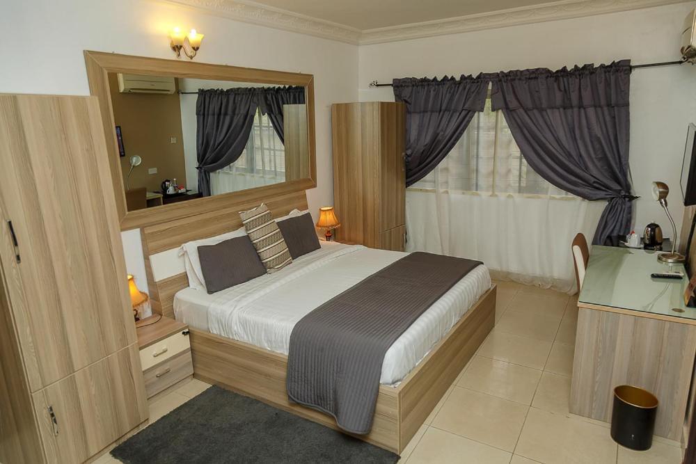 Apartment Royale Hotel&Suite Lagos Buitenkant foto