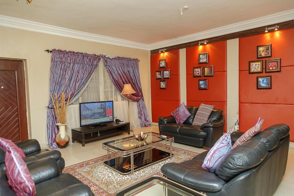 Apartment Royale Hotel&Suite Lagos Buitenkant foto