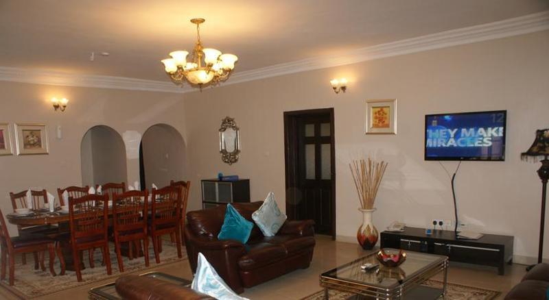 Apartment Royale Hotel&Suite Lagos Buitenkant foto