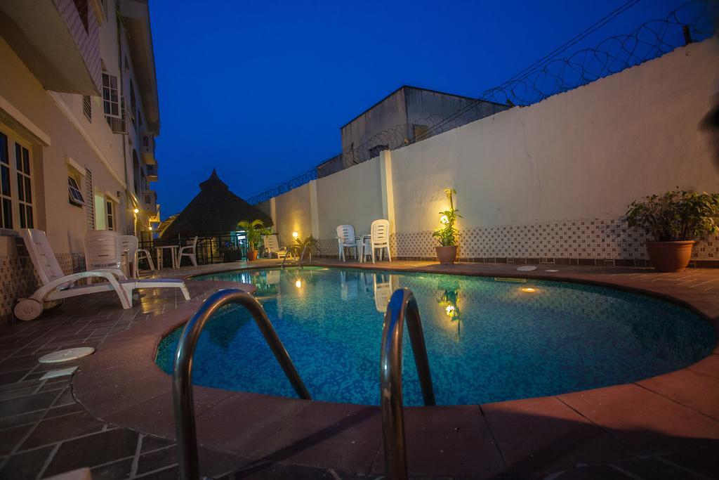 Apartment Royale Hotel&Suite Lagos Buitenkant foto
