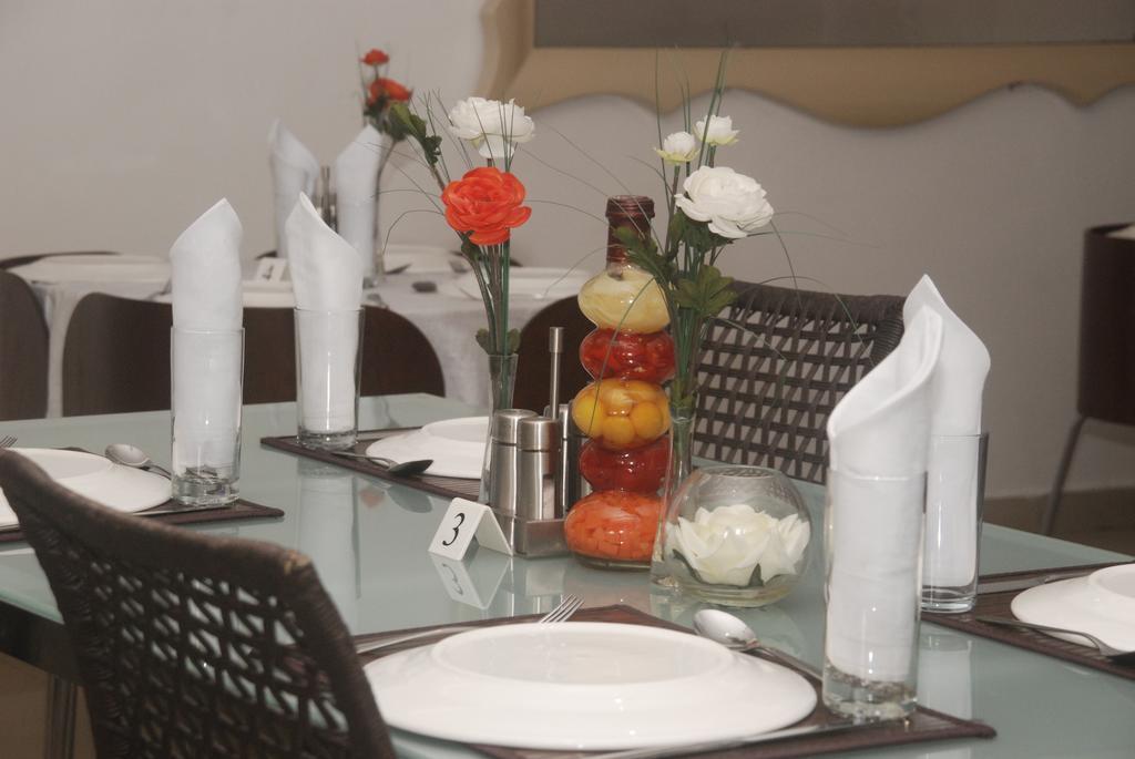 Apartment Royale Hotel&Suite Lagos Buitenkant foto