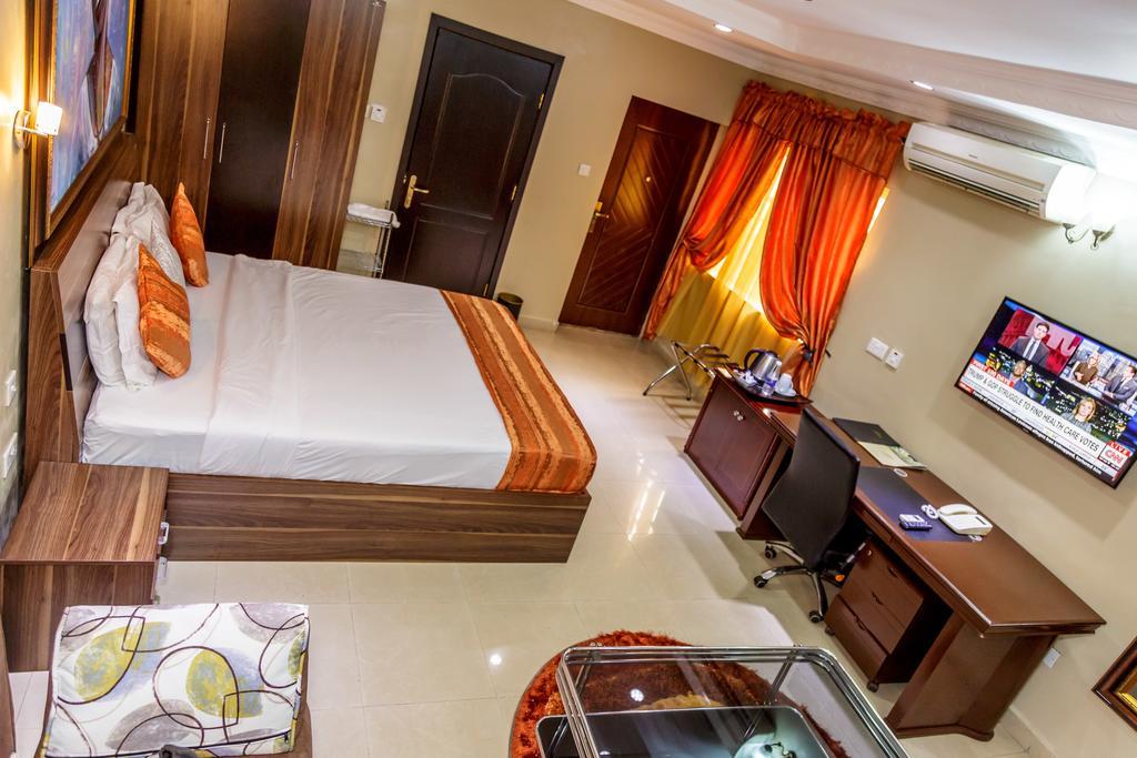 Apartment Royale Hotel&Suite Lagos Buitenkant foto