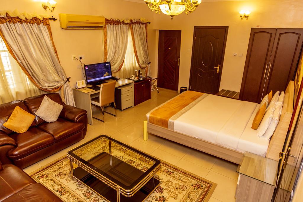 Apartment Royale Hotel&Suite Lagos Buitenkant foto
