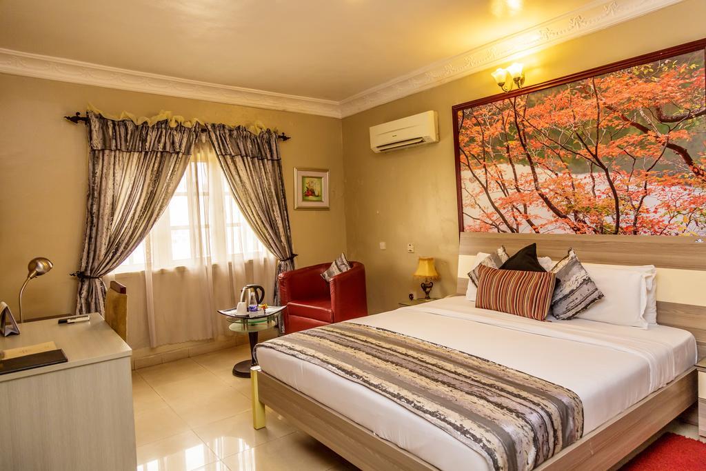 Apartment Royale Hotel&Suite Lagos Buitenkant foto