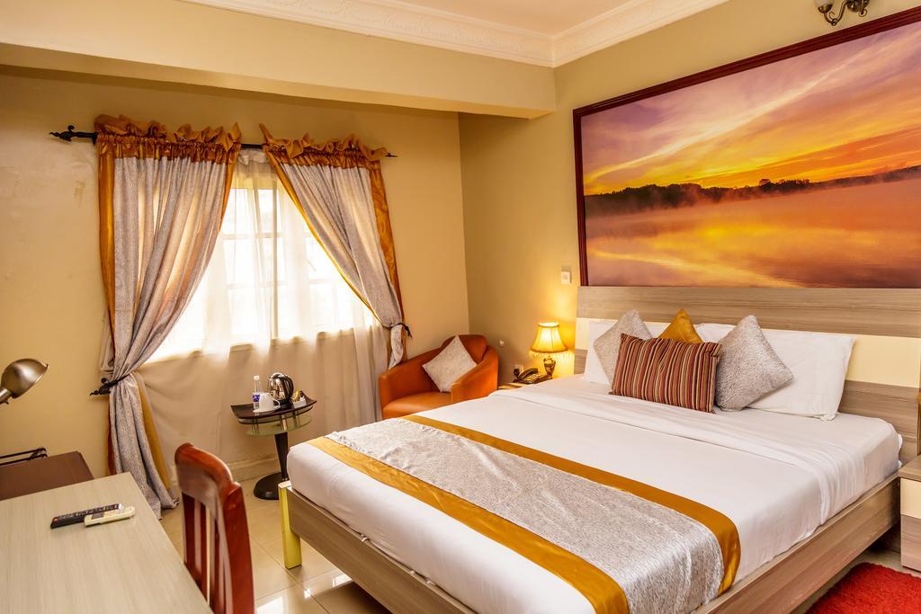 Apartment Royale Hotel&Suite Lagos Buitenkant foto