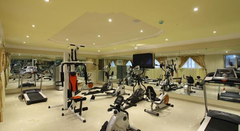 Apartment Royale Hotel&Suite Lagos Buitenkant foto